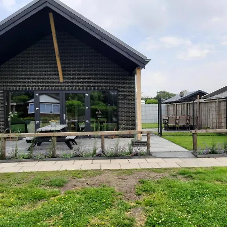 빌라 Vakantievilla 10 Km Honden Welkom Omheinde Tuin Sauna Buitenbad *